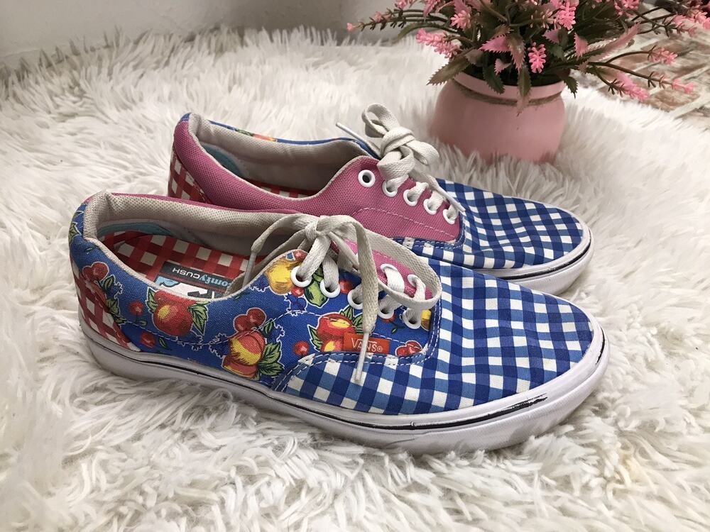 RARE Market Day Vans Women’s 8.0 Pink Blue Gingham Check Fruit Comfycush Era